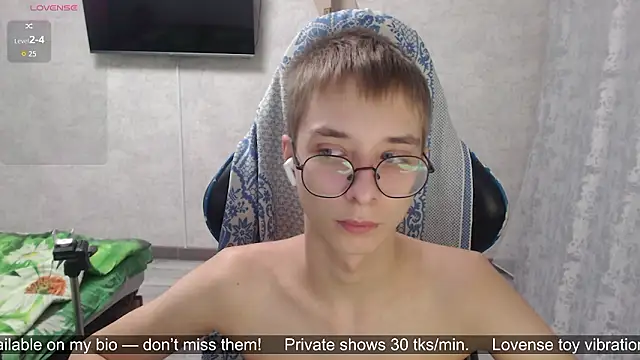 Snapshot of glasses_cat chatting on 03/11/26, 06:36 glasses cat online show from 03/11/26, 06:36