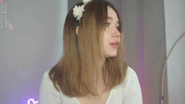 Snapshot of Lina_Glow chatting on 09/20/25, 06:25 Lina Glow online show from 09/20/25, 06:25