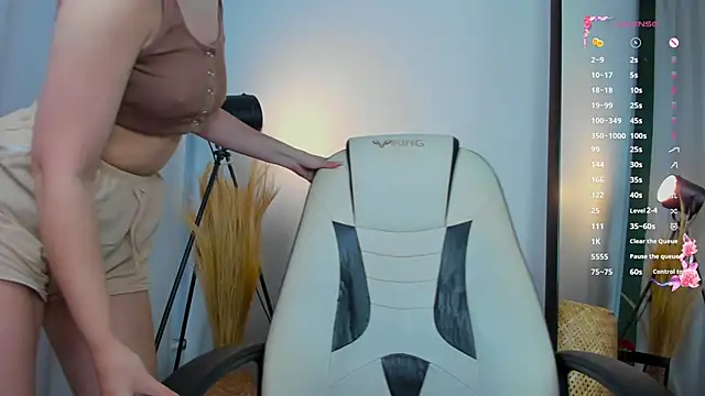 Snapshot of Lina_Glow chatting on 09/27/25, 06:40 Lina Glow online show from 09/27/25, 06:40