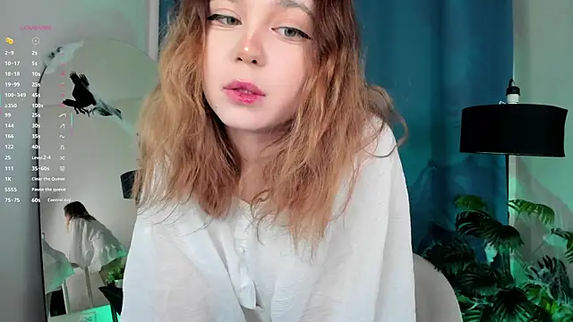 Snapshot of Lina_Glow chatting on 10/28/25, 06:39 Lina Glow online show from 10/28/25, 06:39