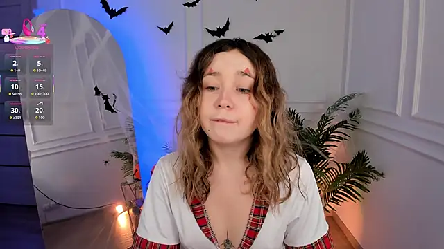 Snapshot of Lina_Glow chatting on 10/31/25, 06:58 Lina Glow online show from 10/31/25, 06:58