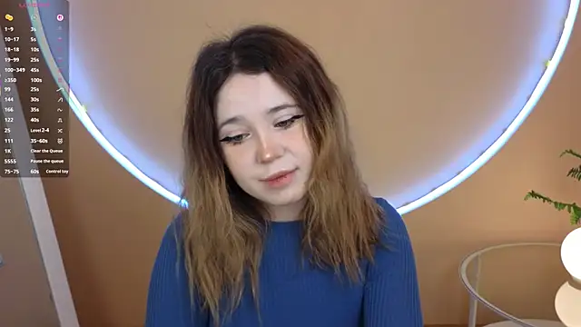 Snapshot of Lina_Glow chatting on 11/13/25, 07:07 Lina Glow online show from 11/13/25, 07:07