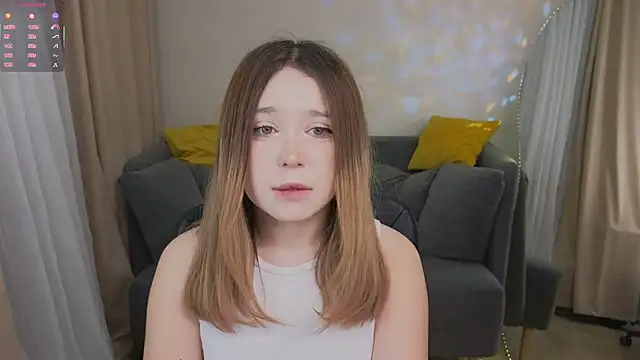 Snapshot of Lina_Glow chatting on 11/19/25, 07:19 Lina Glow online show from 11/19/25, 07:19