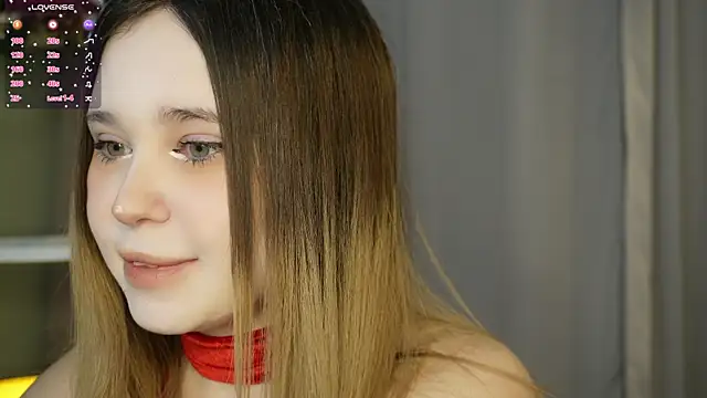 Snapshot of Lina_Glow chatting on 12/23/25, 06:55 Lina Glow online show from 12/23/25, 06:55