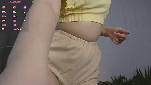 Snapshot of Lina_Glow chatting on 04/19/26, 06:46 Lina Glow online show from 04/19/26, 06:46