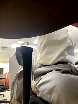 Snapshot of Daddygarry chatting on 10/21/25, 12:17 Daddygarry online show from 10/21/25, 12:17