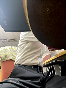 Snapshot of Daddygarry chatting on 10/23/25, 12:26 Daddygarry online show from 10/23/25, 12:26