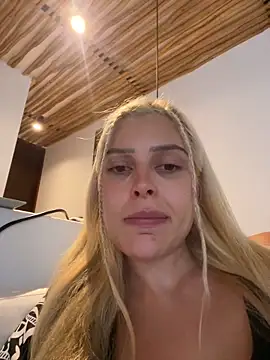 Snapshot of lunavie chatting on 03/06/26, 11:34 lunavie online show from 03/06/26, 11:34