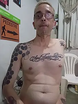 Snapshot of dinho_carioca chatting on 03/17/26, 01:21 dinho carioca online show from 03/17/26, 01:21