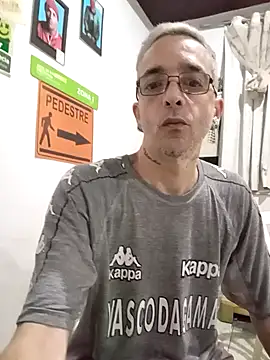 Snapshot of dinho_carioca chatting on 03/19/26, 12:20 dinho carioca online show from 03/19/26, 12:20