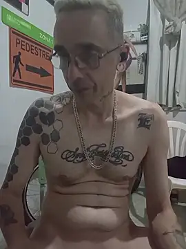 Snapshot of dinho_carioca chatting on 03/24/26, 04:28 dinho carioca online show from 03/24/26, 04:28