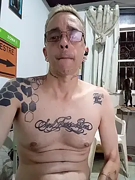 Snapshot of dinho_carioca chatting on 03/25/26, 03:56 dinho carioca online show from 03/25/26, 03:56