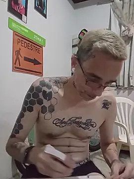 Snapshot of dinho_carioca chatting on 04/01/26, 01:41 dinho carioca online show from 04/01/26, 01:41