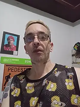 Snapshot of dinho_carioca chatting on 04/04/26, 04:00 dinho carioca online show from 04/04/26, 04:00