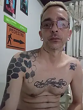 Snapshot of dinho_carioca chatting on 04/05/26, 05:43 dinho carioca online show from 04/05/26, 05:43