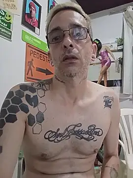 Snapshot of dinho_carioca chatting on 04/09/26, 02:55 dinho carioca online show from 04/09/26, 02:55