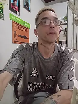 Snapshot of dinho_carioca chatting on 04/11/26, 03:27 dinho carioca online show from 04/11/26, 03:27