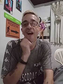 Snapshot of dinho_carioca chatting on 04/13/26, 06:57 dinho carioca online show from 04/13/26, 06:57