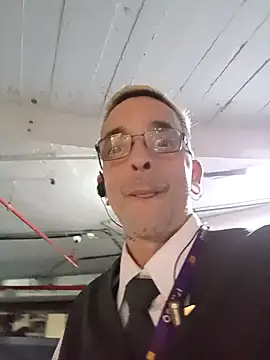 Snapshot of dinho_carioca chatting on 04/14/26, 11:11 dinho carioca online show from 04/14/26, 11:11