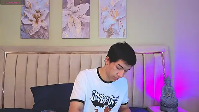 Jessyy Mateus online show from 10/15/25, 04:23