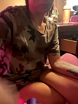 Snapshot of d3luluxx chatting on 11/01/25, 06:43 d3luluxx online show from 11/01/25, 06:43