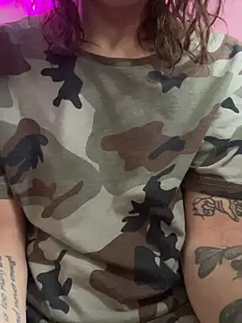 Snapshot of d3luluxx chatting on 11/07/25, 05:13 d3luluxx online show from 11/07/25, 05:13