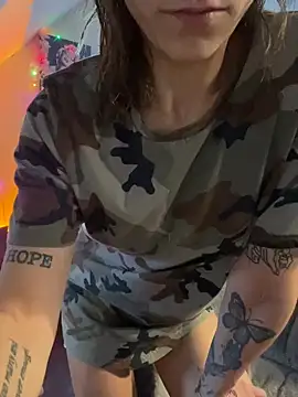 Snapshot of d3luluxx chatting on 11/16/25, 11:21 d3luluxx online show from 11/16/25, 11:21