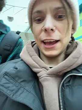 Snapshot of d3luluxx chatting on 12/16/25, 08:14 d3luluxx online show from 12/16/25, 08:14