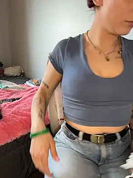 Snapshot of d3luluxx chatting on 02/27/26, 04:51 d3luluxx online show from 02/27/26, 04:51