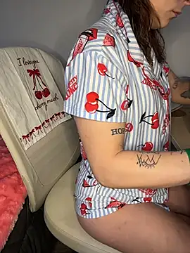 Snapshot of d3luluxx chatting on 02/28/26, 12:06 d3luluxx online show from 02/28/26, 12:06