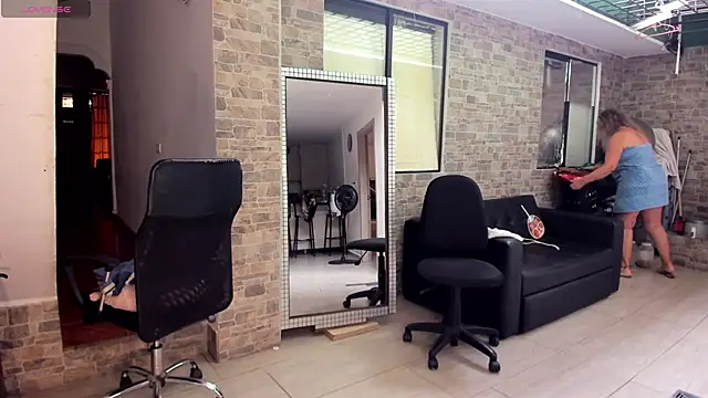 Snapshot of _SARAI_DUPONT chatting on 04/12/26, 10:15 SARAI DUPONT online show from 04/12/26, 10:15