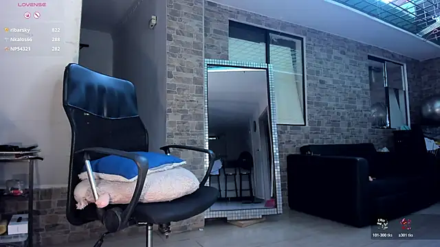 Snapshot of _SARAI_DUPONT chatting on 04/21/26, 10:12 SARAI DUPONT online show from 04/21/26, 10:12