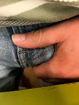 Snapshot of Normalludo0202 chatting on 04/23/26, 12:04 Normalludo0202 online show from 04/23/26, 12:04