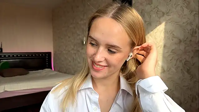 ElisabetLorney online show from 10/11/25, 08:02