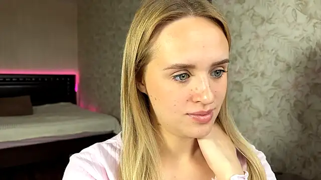 ElisabetLorney online show from 10/13/25, 08:36