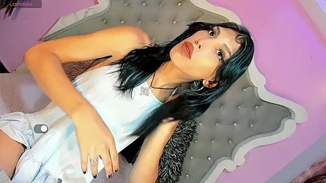 Snapshot of Honey_Moontsts chatting on 05/13/26, 11:51 Honey Moontsts online show from 05/13/26, 11:51