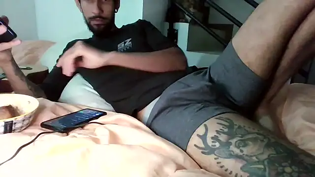 Snapshot of Alejandro92_cali chatting on 02/03/26, 02:21 Alejandro92 cali online show from 02/03/26, 02:21