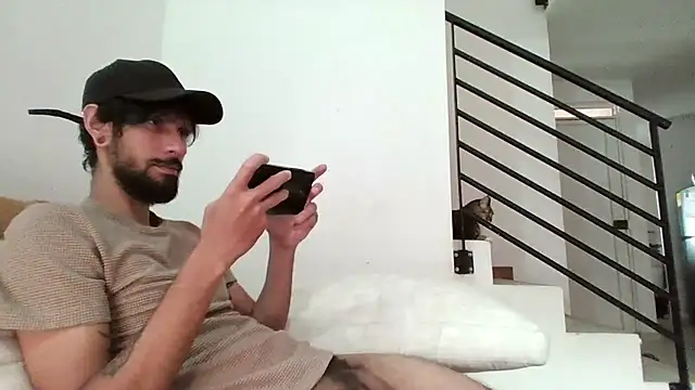 Snapshot of Alejandro92_cali chatting on 03/08/26, 03:49 Alejandro92 cali online show from 03/08/26, 03:49