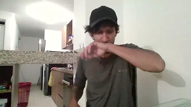 Snapshot of Alejandro92_cali chatting on 04/06/26, 01:36 Alejandro92 cali online show from 04/06/26, 01:36