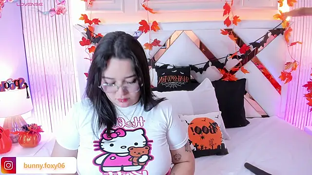 foxybunny online show from 10/20/25, 04:02