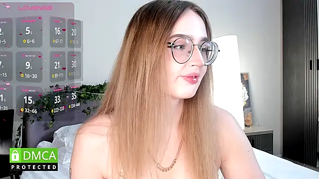 KyotoGlow online show from 10/05/25, 08:34