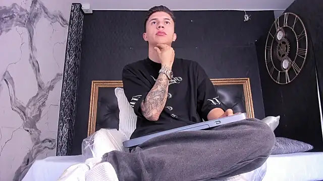 liaamsmiith  online show from 09/29/25, 12:32