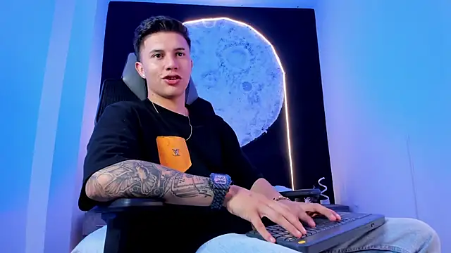 liaamsmiith  online show from 10/29/25, 12:40