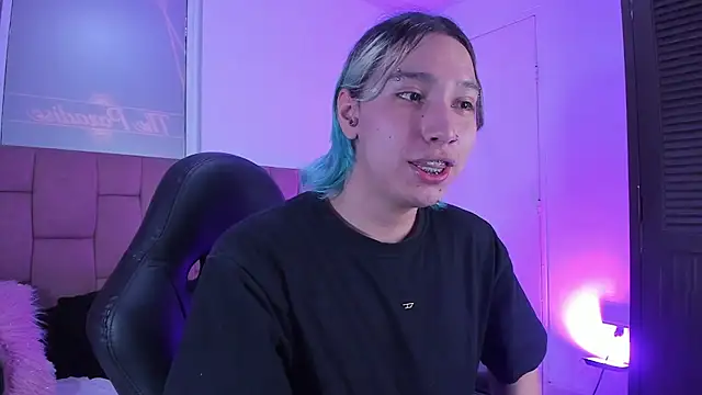 Snapshot of AngelFlexxx chatting on 04/23/26, 07:38 AngelFlexxx online show from 04/23/26, 07:38