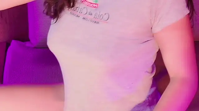 Snapshot of Velindaa chatting on 09/18/25, 05:04 Velindaa online show from 09/18/25, 05:04