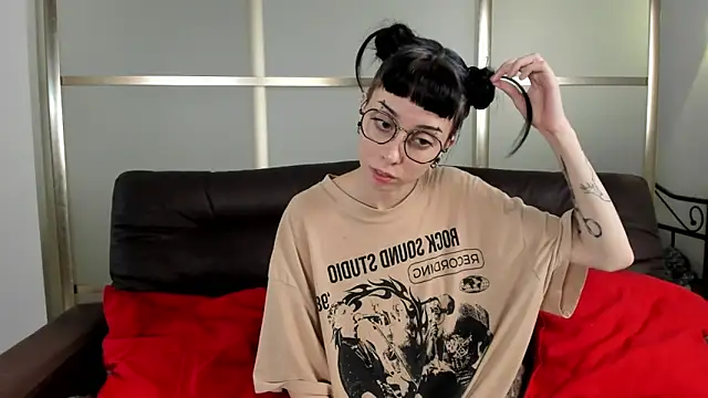 Snapshot of Amylure_ chatting on 09/10/25, 04:51 Amylure online show from 09/10/25, 04:51