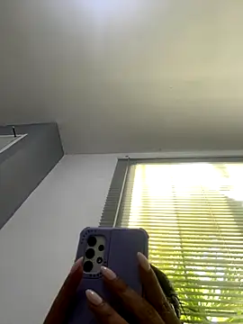 Snapshot of Isabella-2709 chatting on 10/17/25, 02:08 Isabella-2709 online show from 10/17/25, 02:08