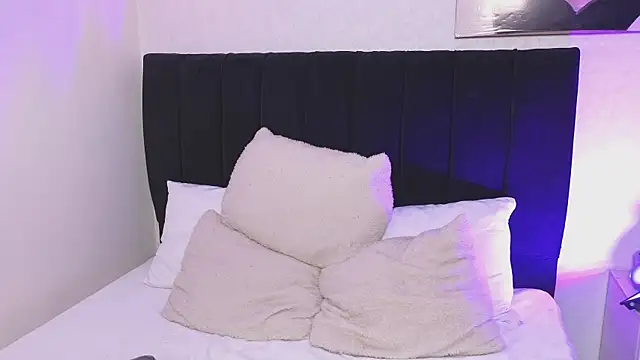 antonellariva  online show from 04/15/26, 07:21