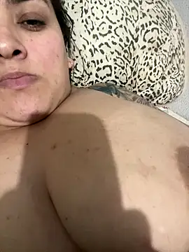 Snapshot of bruna438 chatting on 09/09/25, 04:45 bruna438 online show from 09/09/25, 04:45