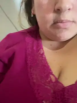 Snapshot of bruna438 chatting on 09/25/25, 06:22 bruna438 online show from 09/25/25, 06:22